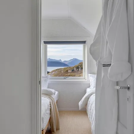 Arctic Retreat * Brensholmen