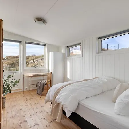 Arctic Retreat Brensholmen